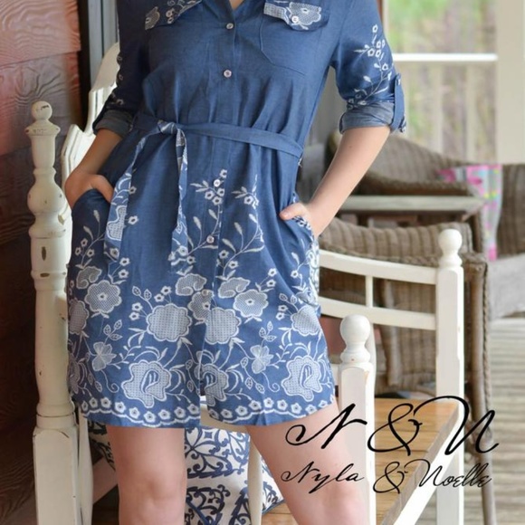 Large Dress - Picture 2 of 2